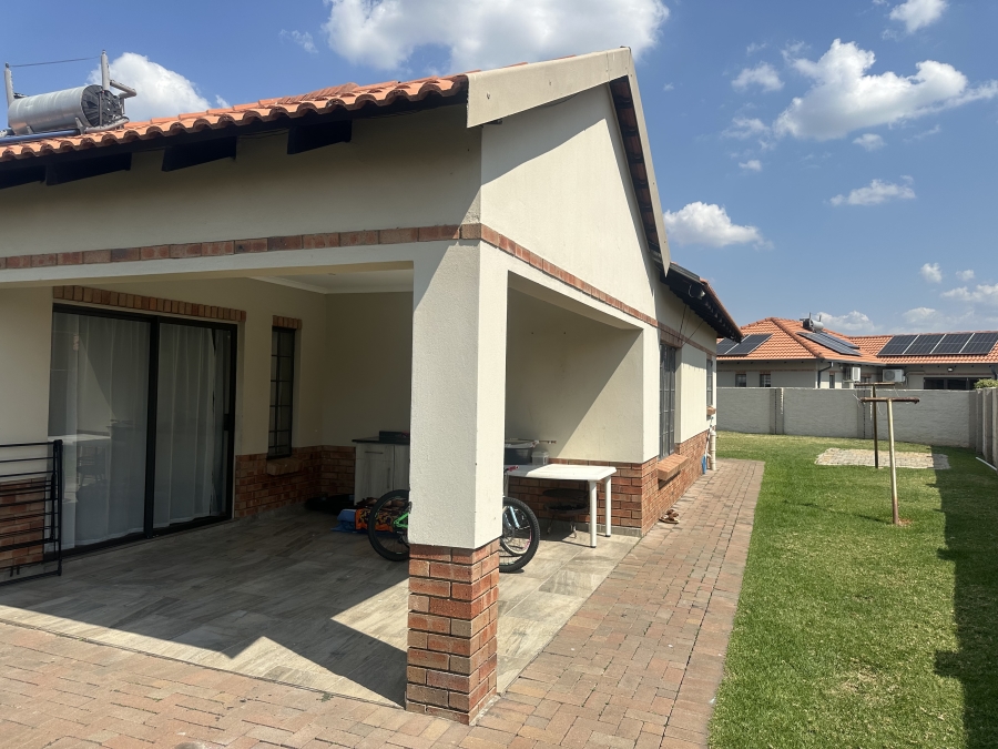 To Let 4 Bedroom Property for Rent in Hexrivier Lifestyle Estate North West